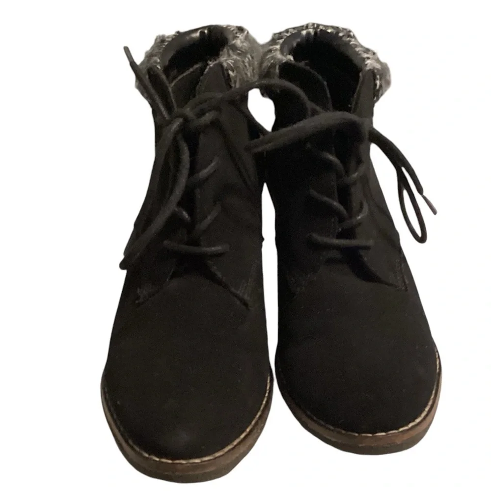 White Mountain Lilac size 7  Black Lace Up Wedge Sweater Cuff Ankle‎ Boots